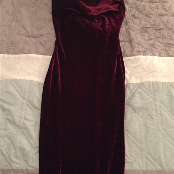 Vintage inspired Velvet scoop neck cocktail dress - Picture 2 of 3
